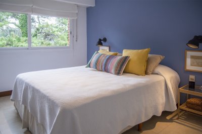 Apartamento ID.1704 - Oportunidad, apartamento en venta en Punta del Este de 3 dormitorios. Terraza con parrillero.