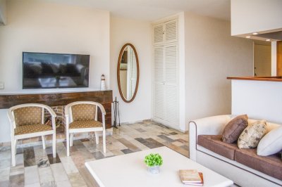 Apartamento ID.2184 - Departamento de 3 dormitorio con parrillero en venta , ultimo piso frente al mar, Punta del Este