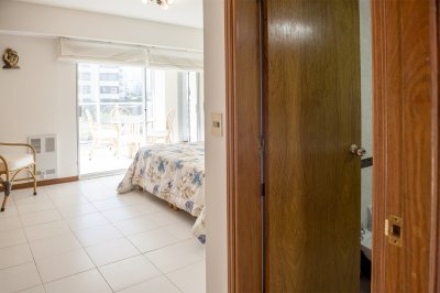 Apartamento ID.2965 - Vende departamento de 3 dormitorios en Ocean Tower, Punta del Este 
