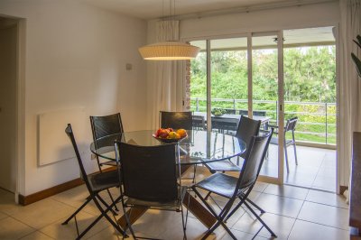 Apartamento ID.1704 - Oportunidad, apartamento en venta en Punta del Este de 3 dormitorios. Terraza con parrillero.