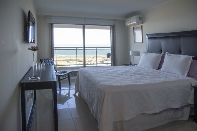Apartamento ID.2038 - Vende apartamento de 3 dormitorios en Torre Imperiale I, Frente al mar, Punta del Este 