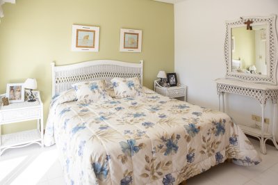 Apartamento ID.2965 - Vende departamento de 3 dormitorios en Ocean Tower, Punta del Este 