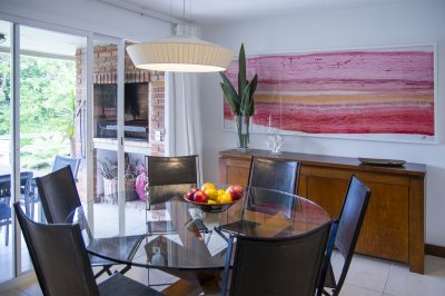 Apartamento ID.1704 - Oportunidad, apartamento en venta en Punta del Este de 3 dormitorios. Terraza con parrillero.