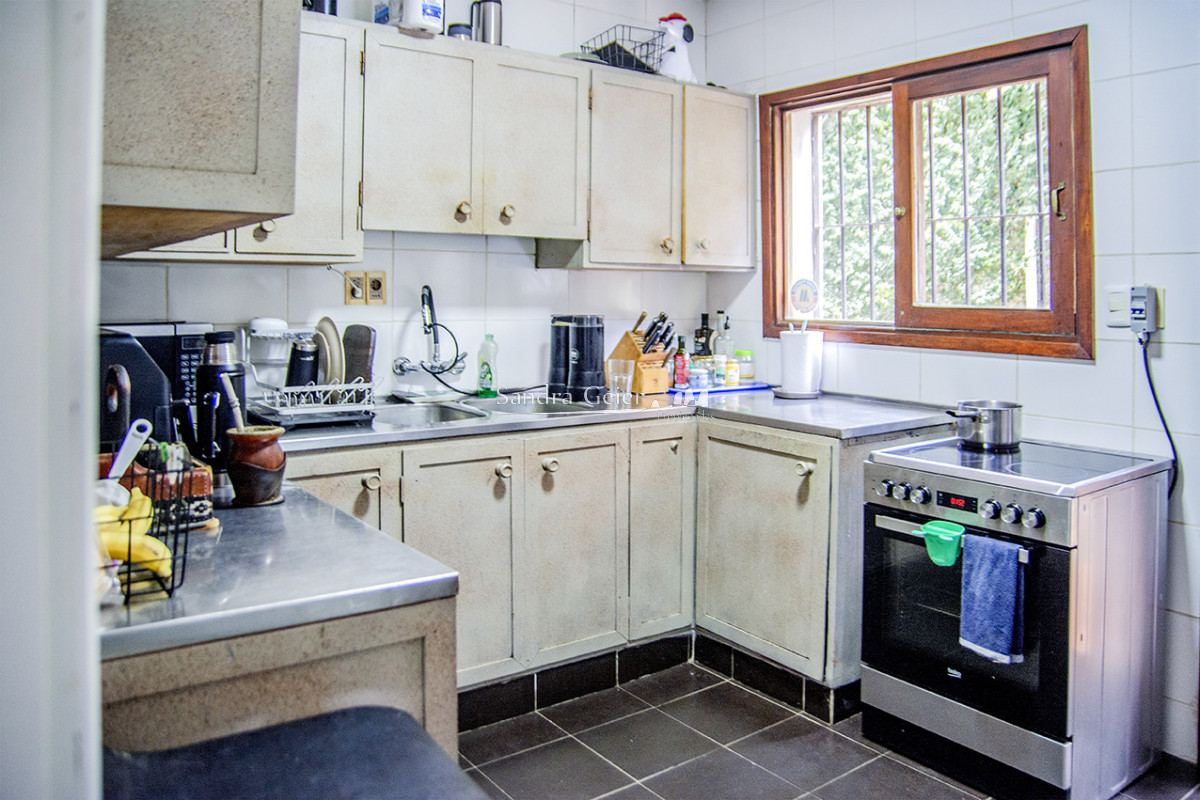 Casa ID.3523 - Excelente chalet de 5 dormitorios en venta a pasos de Playa Mansa Punta del Este