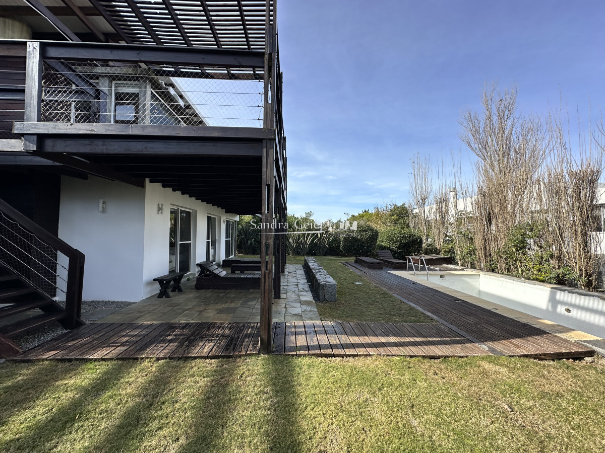 Casa ID.3026 - Casa en venta estilo minimalista a 300 mts del mar, El chorro.