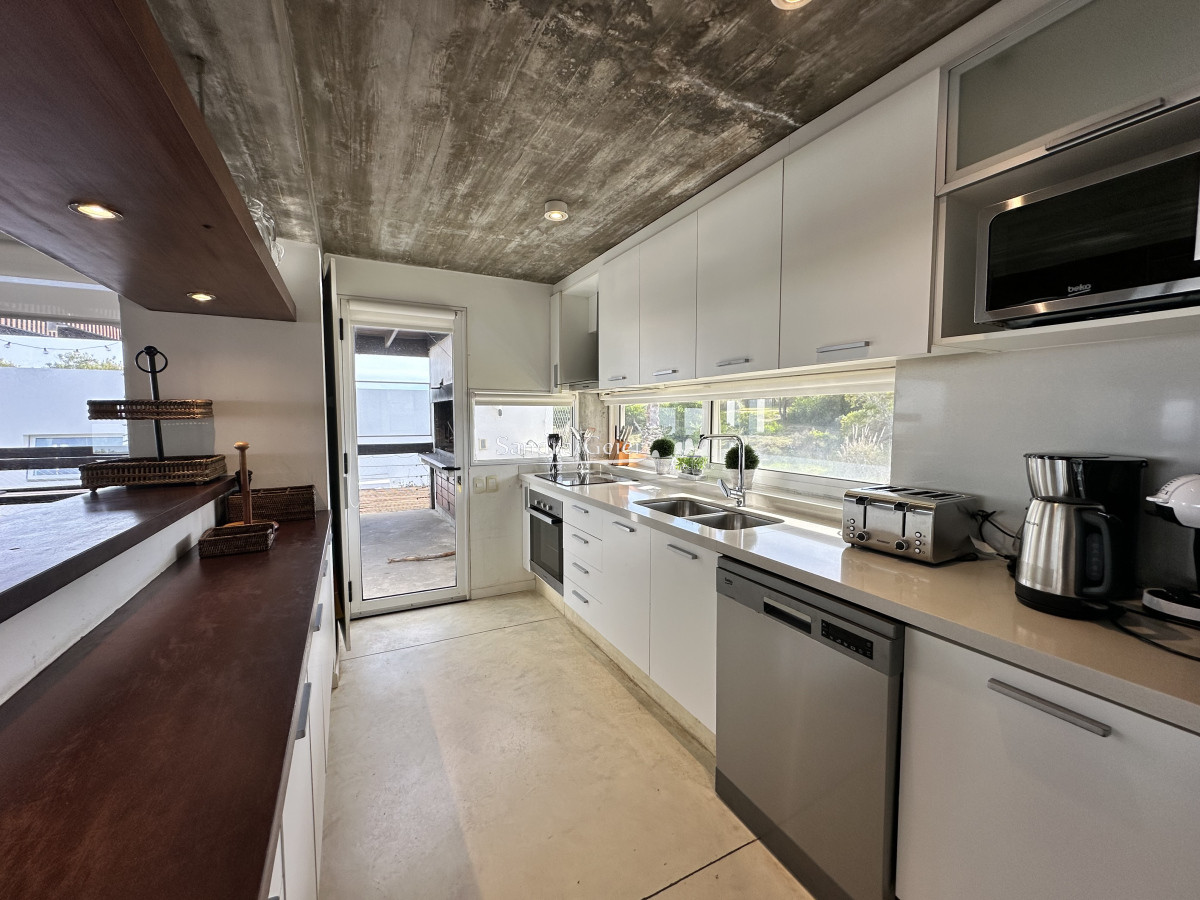 Casa ID.3026 - Casa en venta estilo minimalista a 300 mts del mar, El chorro.