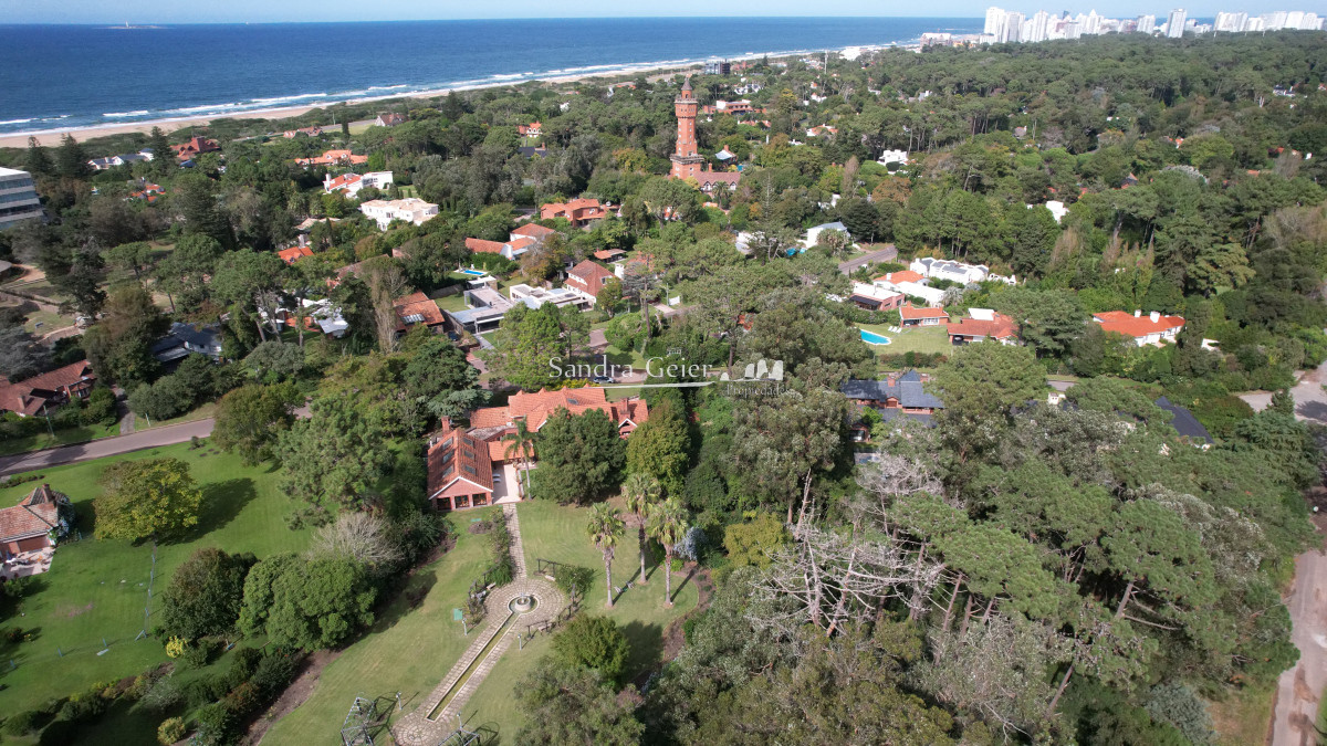 Casa ID.2470 - Propiedad exclusiva ubicada en Golf, Punta del este 