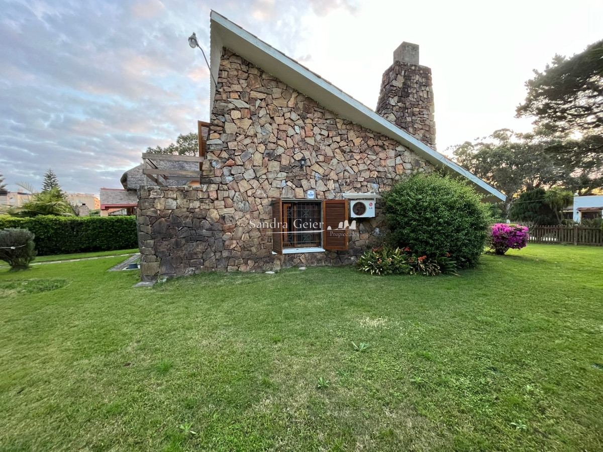 Casa ID.2740 - Vende casa de 3 dormitorios en Pinares, Punta del Este 