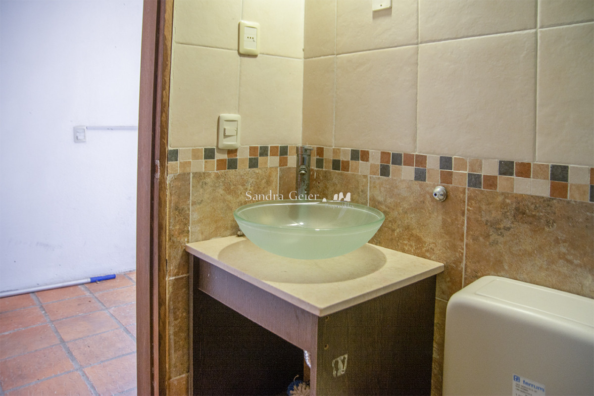 Casa ID.3523 - Excelente chalet de 5 dormitorios en venta a pasos de Playa Mansa Punta del Este