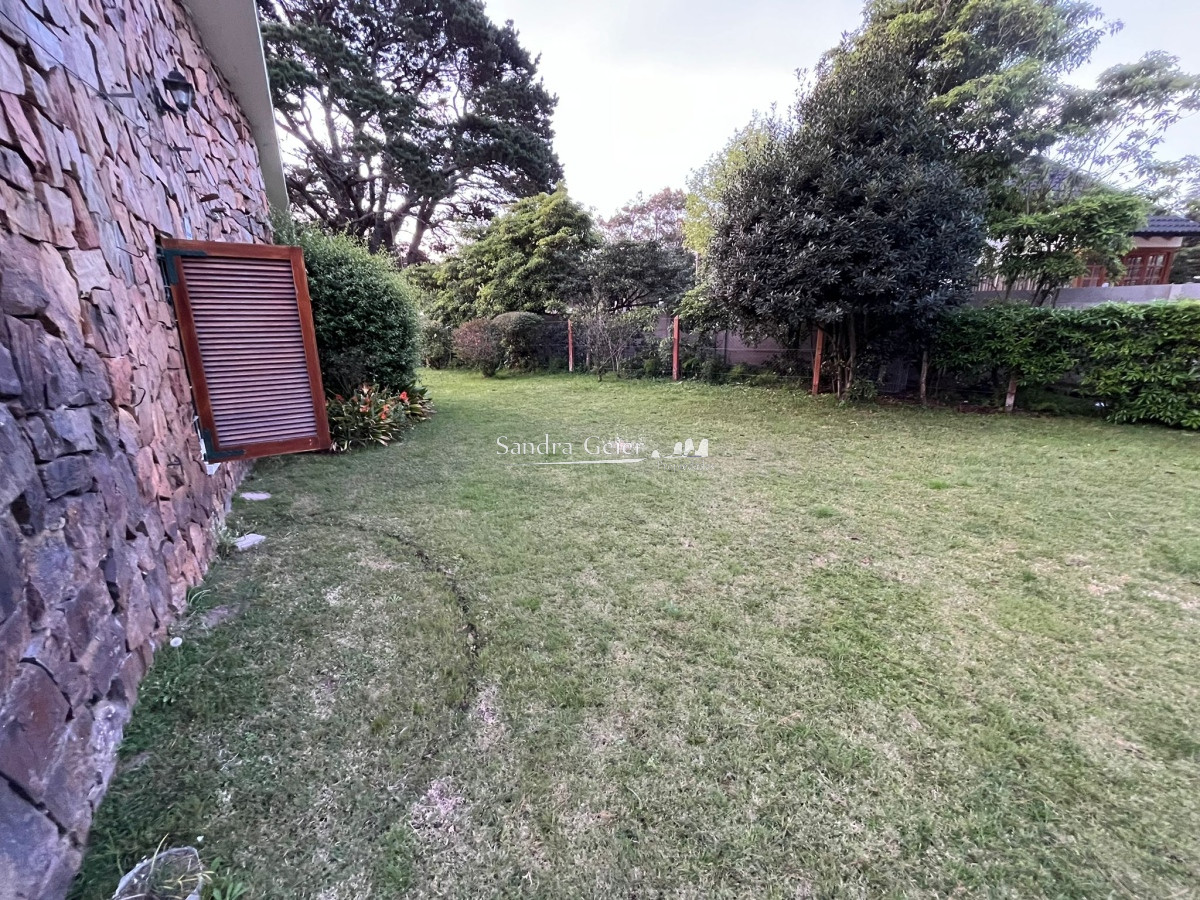 Casa ID.2740 - Vende casa de 3 dormitorios en Pinares, Punta del Este 