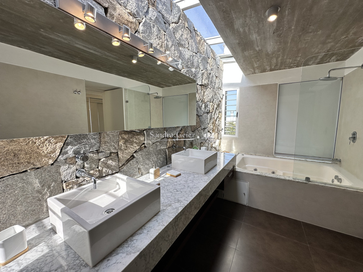 Casa ID.3026 - Casa en venta estilo minimalista a 300 mts del mar, El chorro.