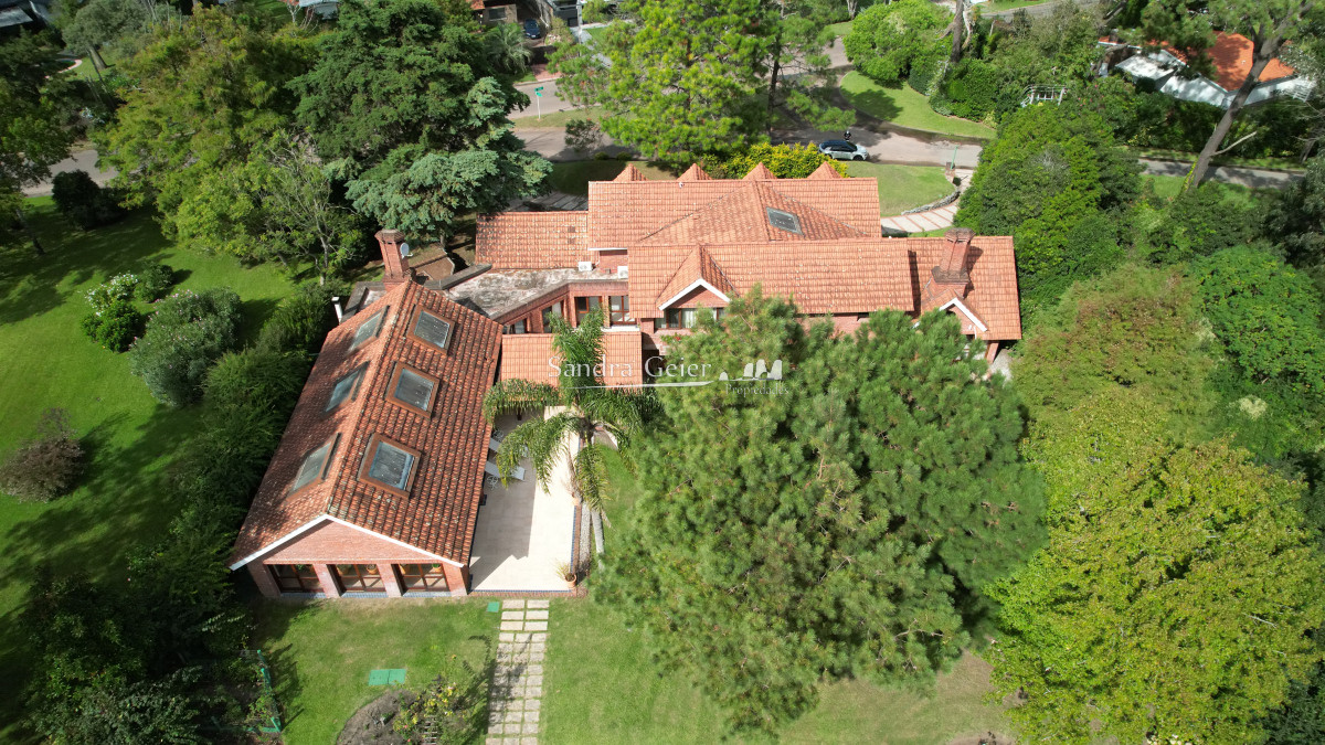 Casa ID.2470 - Propiedad exclusiva ubicada en Golf, Punta del este 