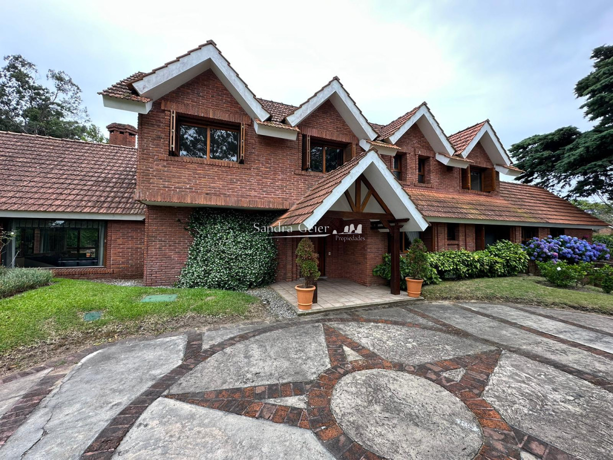 Casa ID.2470 - Propiedad exclusiva ubicada en Golf, Punta del este 