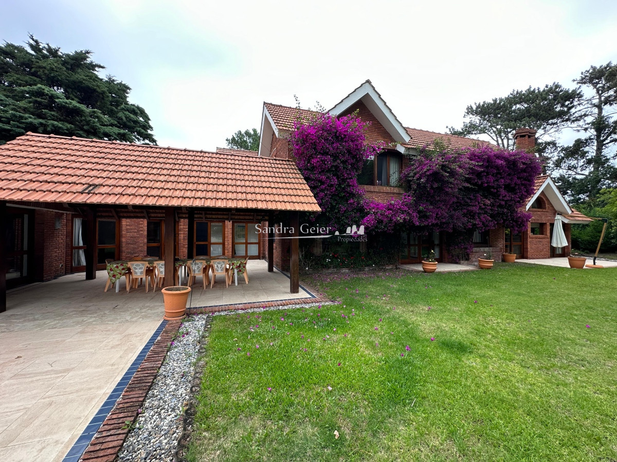 Casa ID.2470 - Propiedad exclusiva ubicada en Golf, Punta del este 