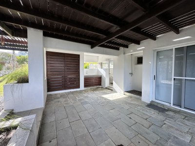 Casa ID.3026 - Casa en venta estilo minimalista a 300 mts del mar, El chorro.