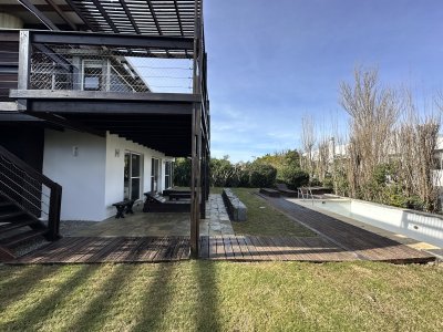 Casa ID.3026 - Casa en venta estilo minimalista a 300 mts del mar, El chorro.