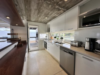 Casa ID.3026 - Casa en venta estilo minimalista a 300 mts del mar, El chorro.