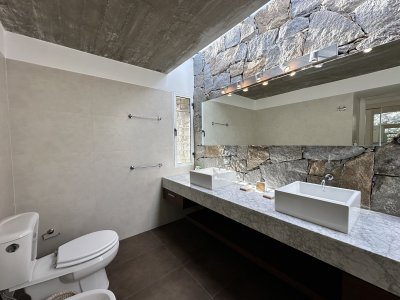 Casa ID.3026 - Casa en venta estilo minimalista a 300 mts del mar, El chorro.