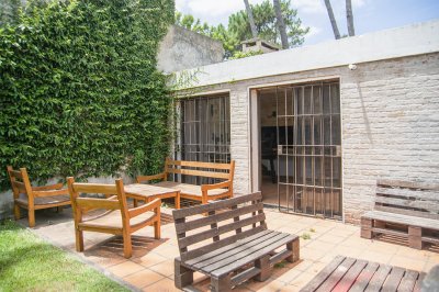 Casa ID.3523 - Excelente chalet de 5 dormitorios en venta a pasos de Playa Mansa Punta del Este
