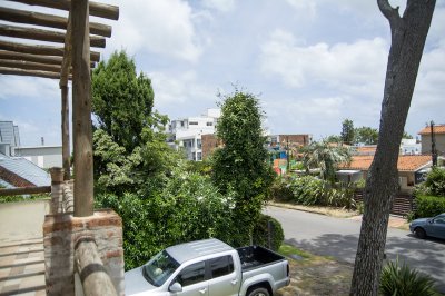 Casa ID.3523 - Excelente chalet de 5 dormitorios en venta a pasos de Playa Mansa Punta del Este