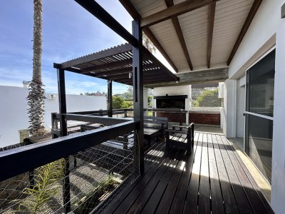 Casa ID.3026 - Casa en venta estilo minimalista a 300 mts del mar, El chorro.