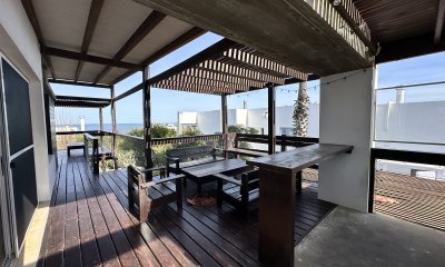 Casa en venta estilo minimalista a 300 mts del mar, El chorro.