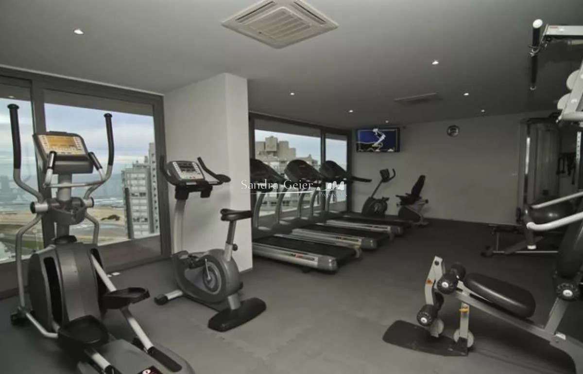 Apartamento ID.3540 - En venta apartamento de 3 dormitorios en Punta del Este, a solo metros del mar 