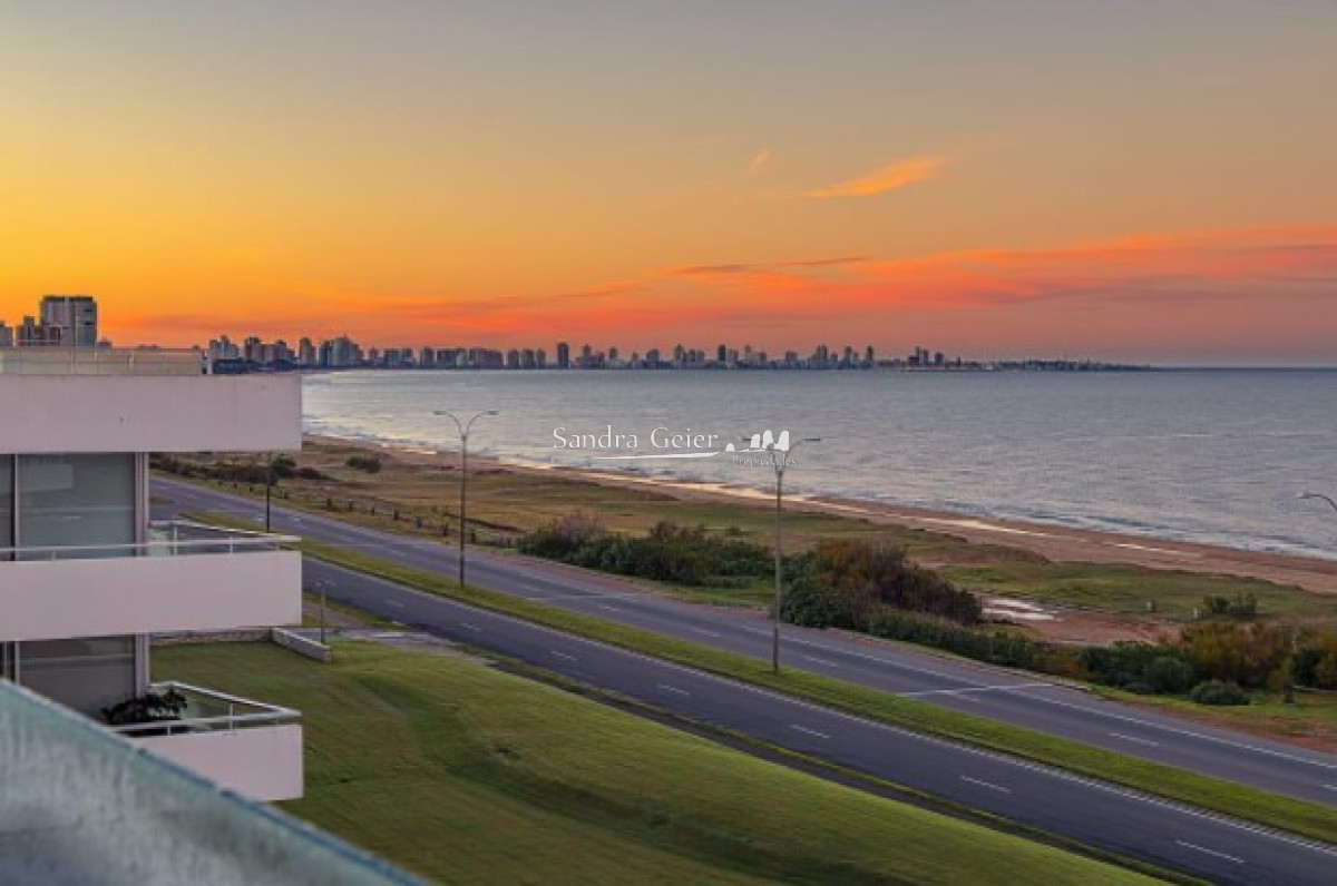 Apartamento ID.3445 - Departamento de 2 suites + depedencia en venta Frente al mar.