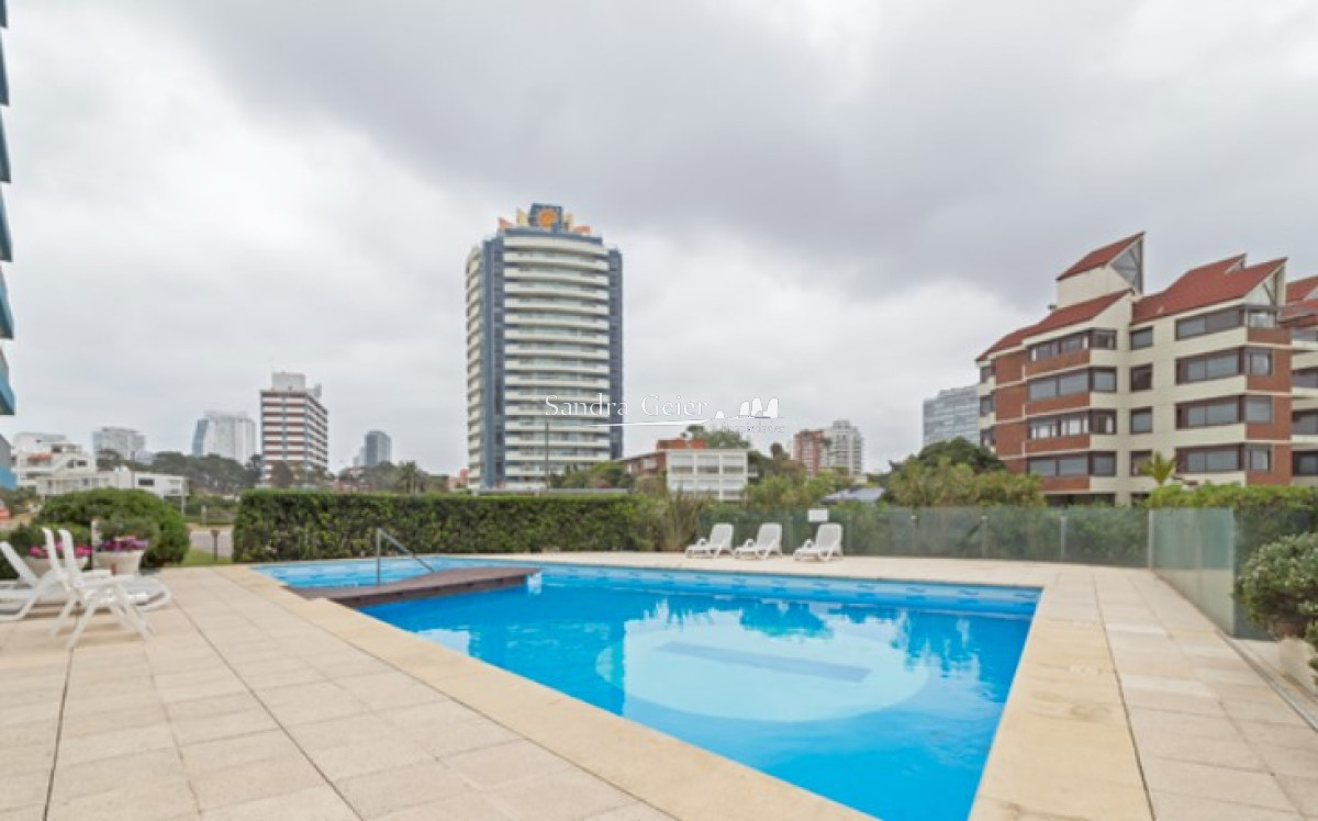 Apartamento ID.2965 - Vende departamento de 3 dormitorios en Ocean Tower, Punta del Este 