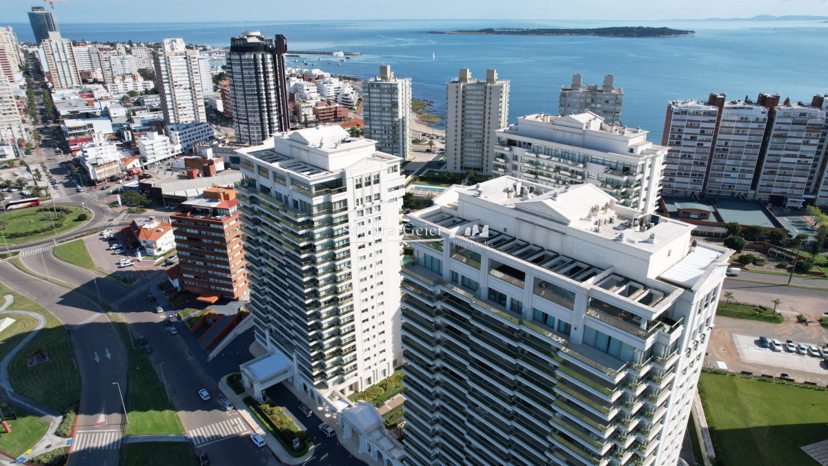 Apartamento ID.2980 - Hermoso Pent-house en torre Imperiale ,venta en zona de la Brava.