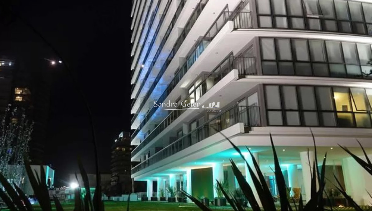 Apartamento ID.3540 - En venta apartamento de 3 dormitorios en Punta del Este, a solo metros del mar 