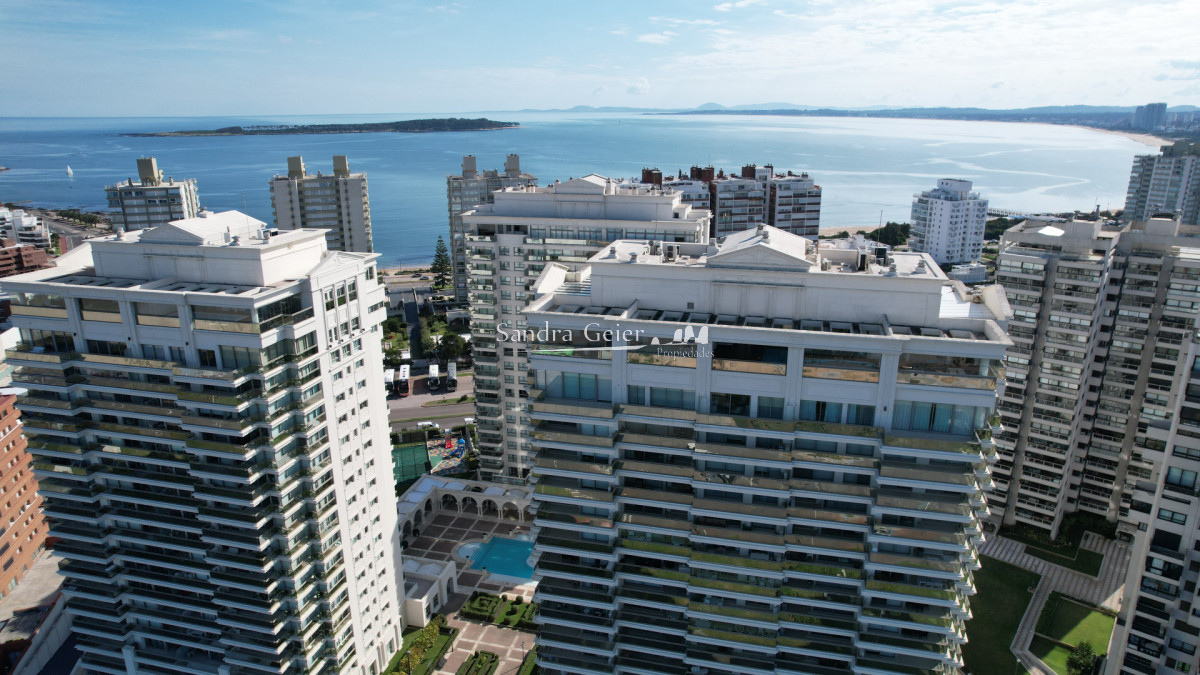 Apartamento ID.2980 - Hermoso Pent-house en torre Imperiale ,venta en zona de la Brava.