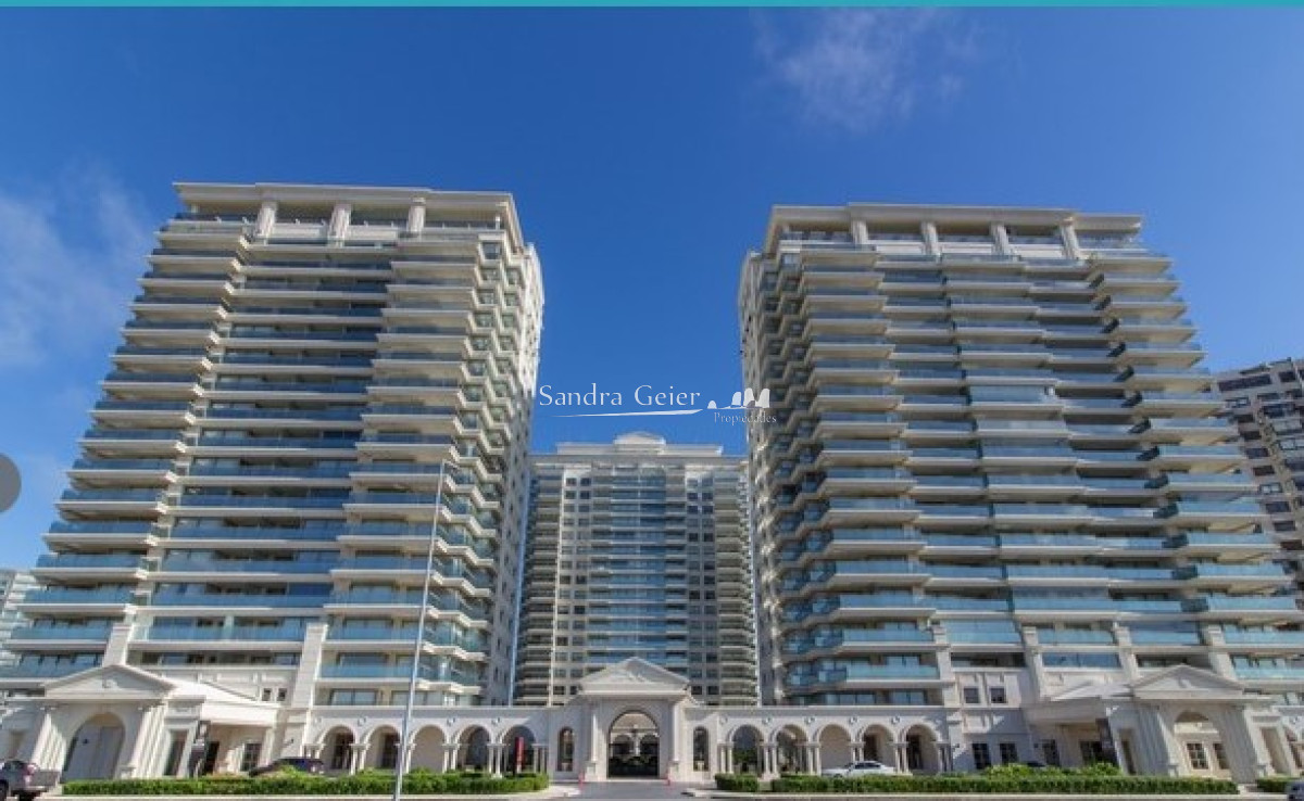 Apartamento ID.2038 - Vende apartamento de 3 dormitorios en Torre Imperiale I, Frente al mar, Punta del Este 
