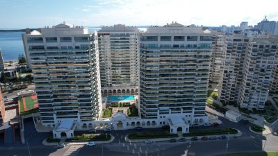 Apartamento ID.2980 - Hermoso Pent-house en torre Imperiale ,venta en zona de la Brava.
