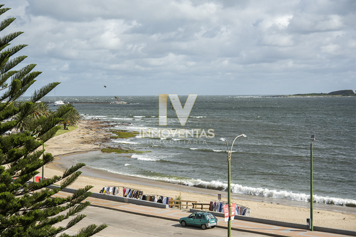 Departamento de 3 dormitorios en edificio Malecón - IEV4520A