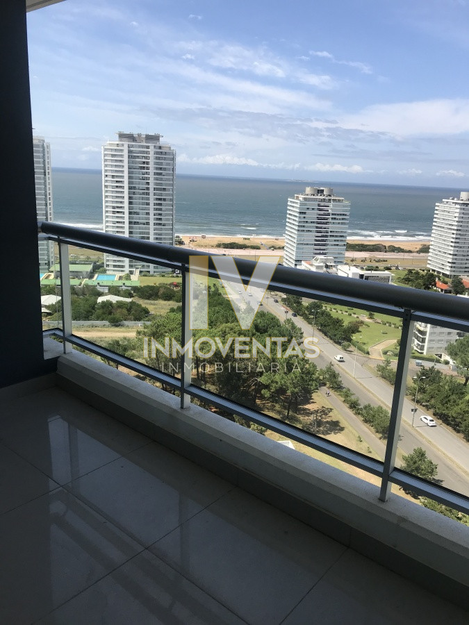 Apartamento en Torre One II. Al frente. unidad de 1 dormitorio en Punta del Este  - IEV4700A