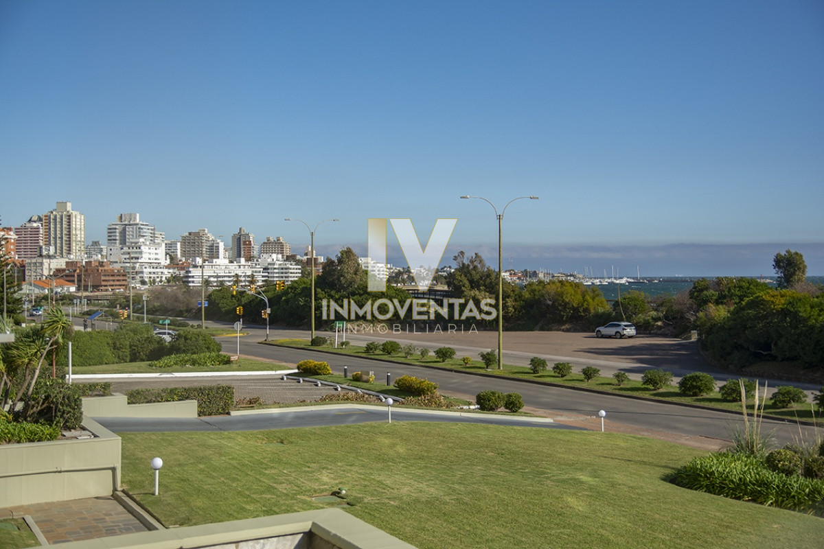 Apartamento ID.4522 - Hermoso Departamento de 3 dormitorios en venta frente al mar. 