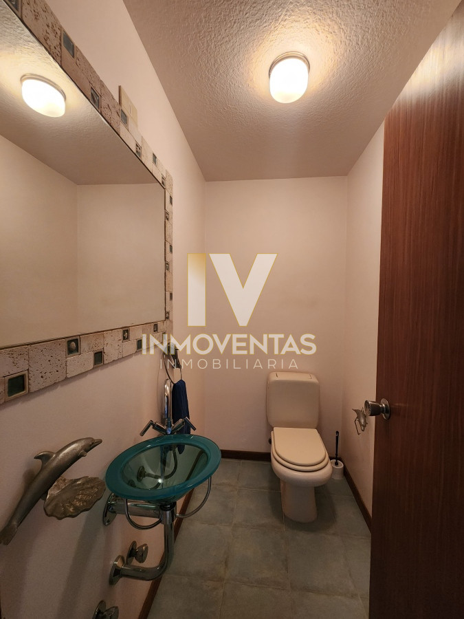 Apartamento ID.4527 - Vende espectacular apartamento con vista al mar de 3 dormitorios en Mansa Punta del Este.