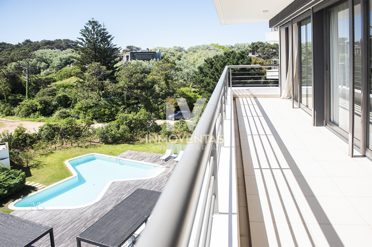 Apartamento ID.4186 - Penthouse frente al mar en venta en Blue Bird, 3 dormitorios en suite. Punta del este