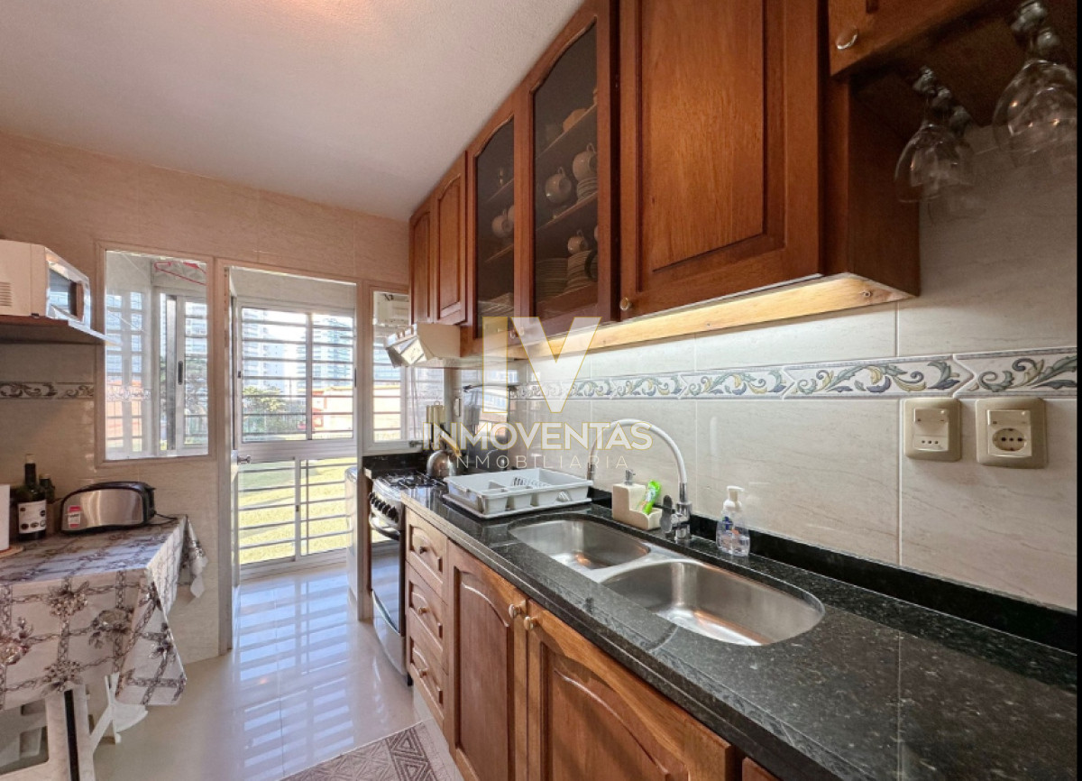 Apartamento ID.4696 - Vende Apartamento frente al mar en Brava, Punta del Este de 2 dormitorios.