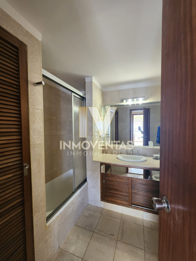 Apartamento ID.4527 - Vende espectacular apartamento con vista al mar de 3 dormitorios en Mansa Punta del Este.