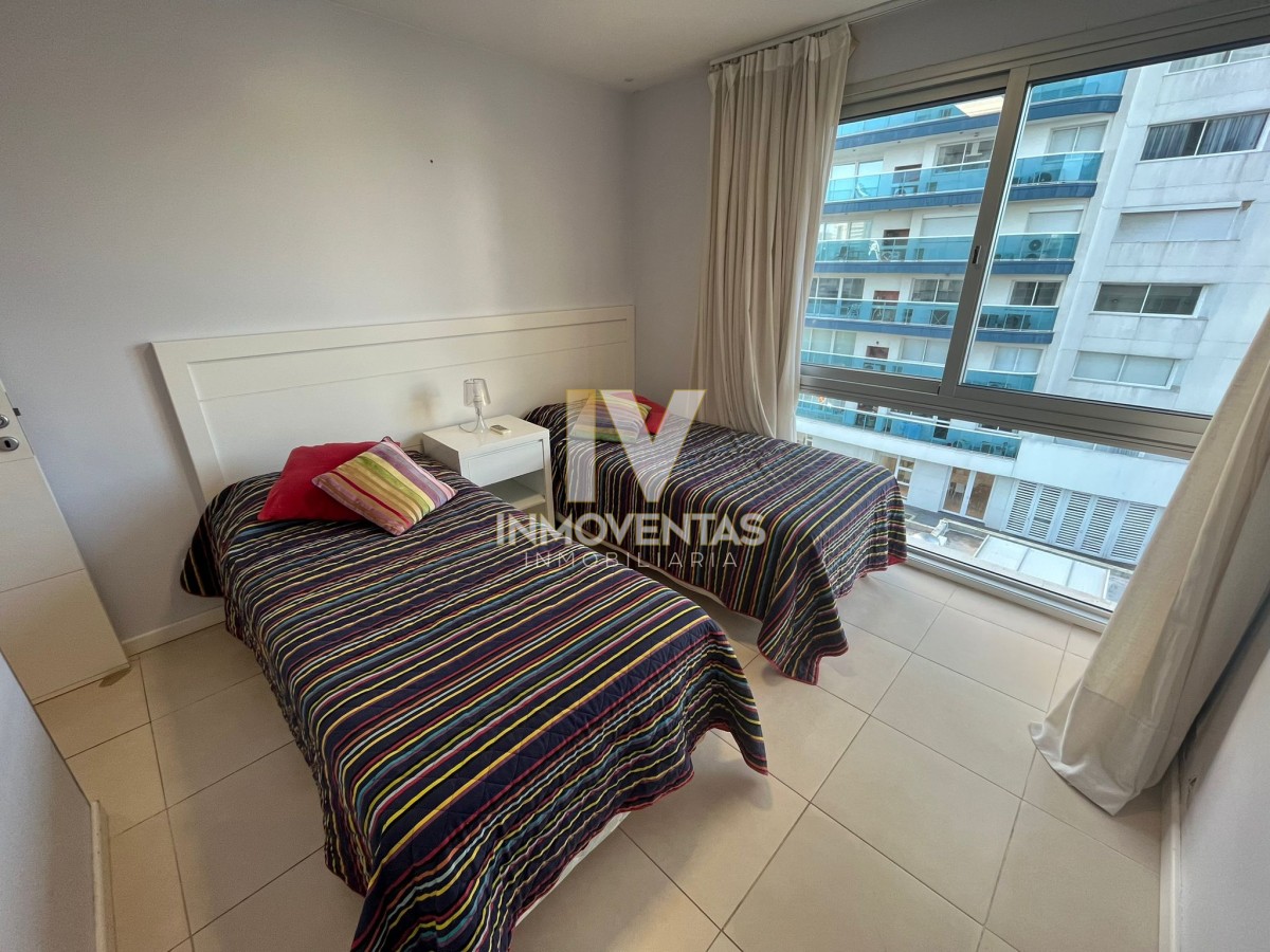 Apartamento ID.4253 - Apartamento en Venta de 3 dormitorios en Playa Mansa , Punta del este 