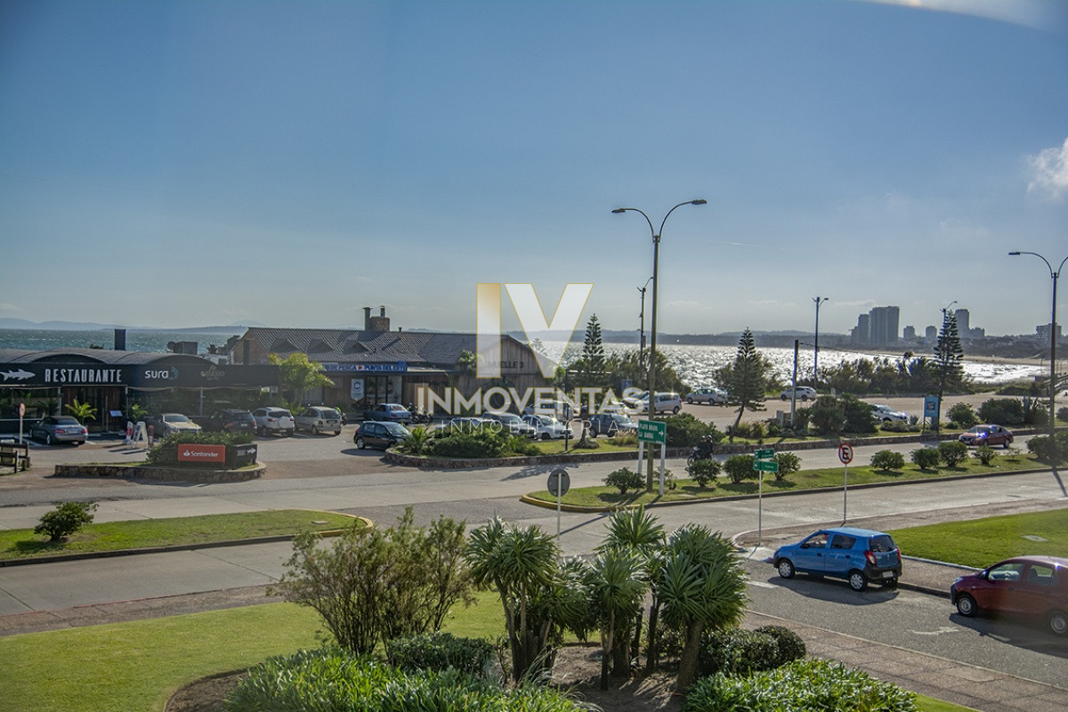 Apartamento ID.4522 - Hermoso Departamento de 3 dormitorios en venta frente al mar. 