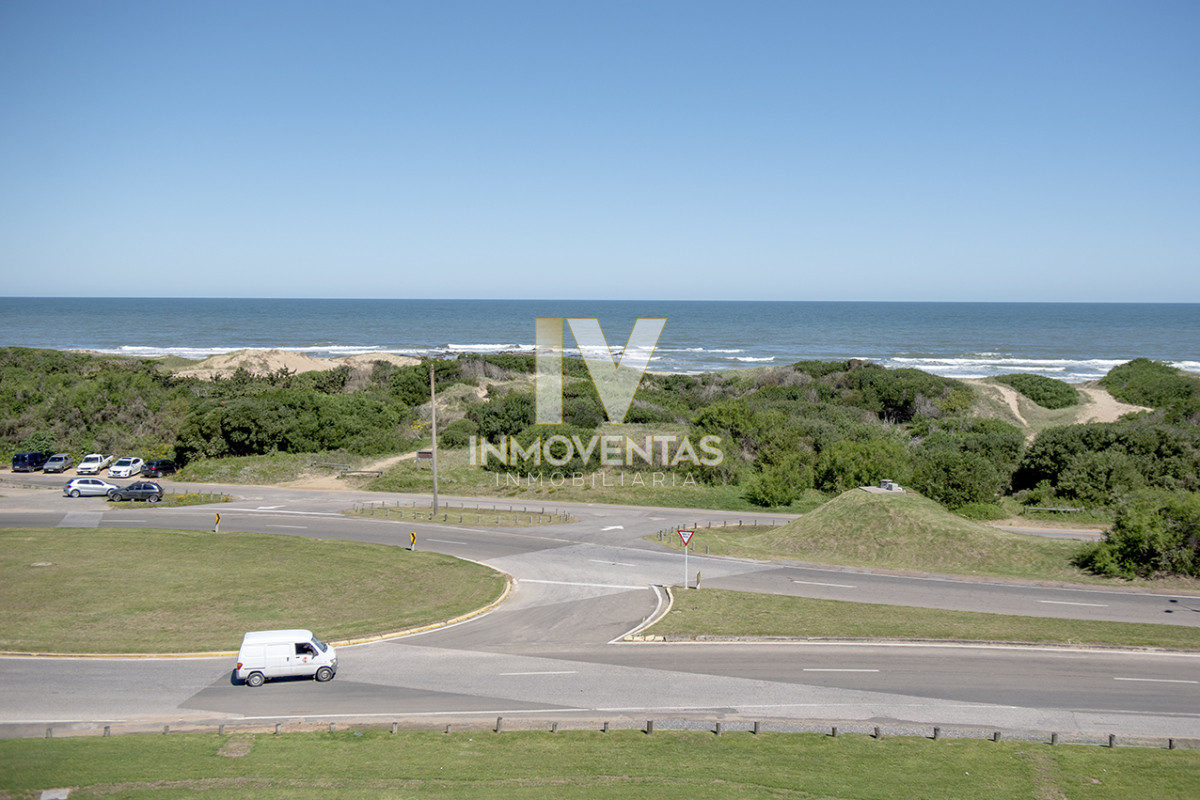 Apartamento ID.4186 - Penthouse frente al mar en venta en Blue Bird, 3 dormitorios en suite. Punta del este