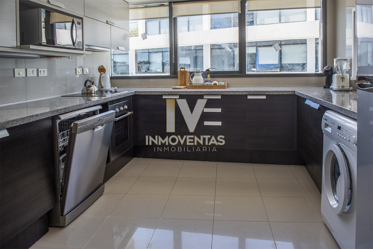 Apartamento ID.4186 - Penthouse frente al mar en venta en Blue Bird, 3 dormitorios en suite. Punta del este