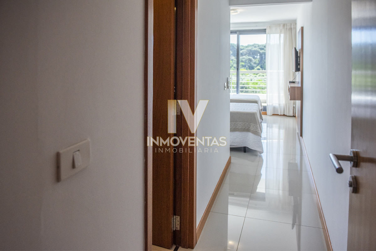 Apartamento ID.4186 - Penthouse frente al mar en venta en Blue Bird, 3 dormitorios en suite. Punta del este