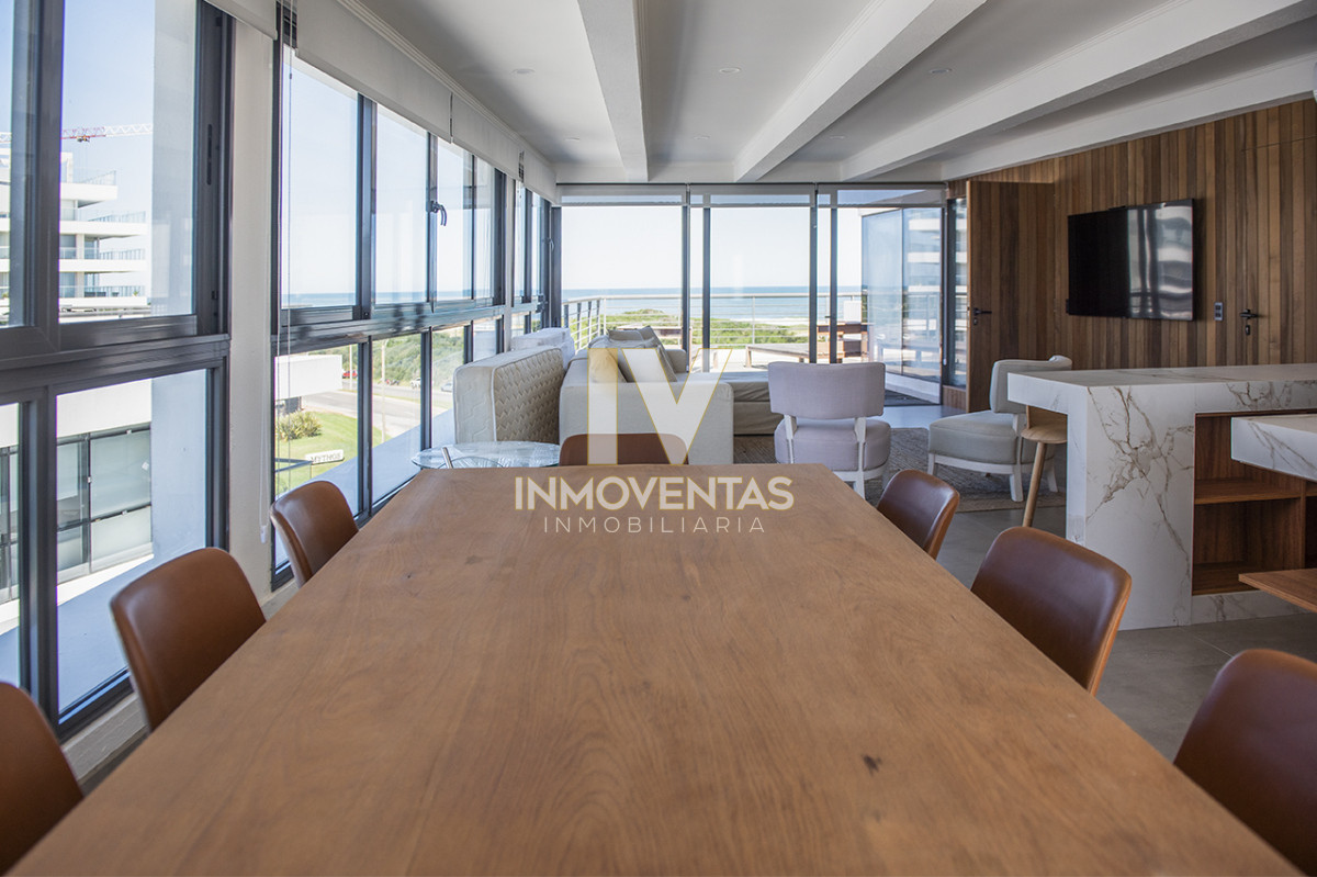 Apartamento ID.4186 - Penthouse frente al mar en venta en Blue Bird, 3 dormitorios en suite. Punta del este