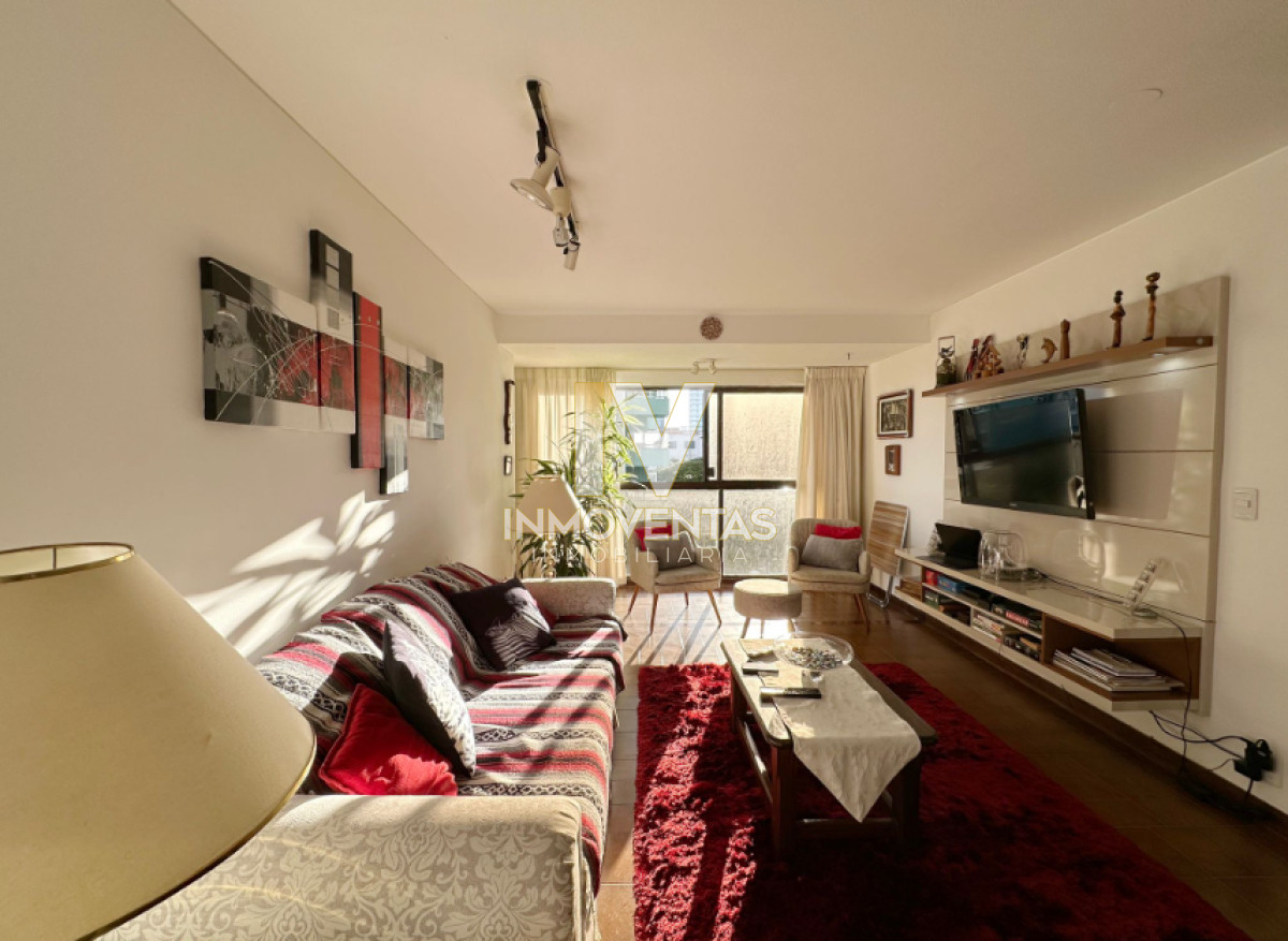 Apartamento ID.4696 - Vende Apartamento frente al mar en Brava, Punta del Este de 2 dormitorios.