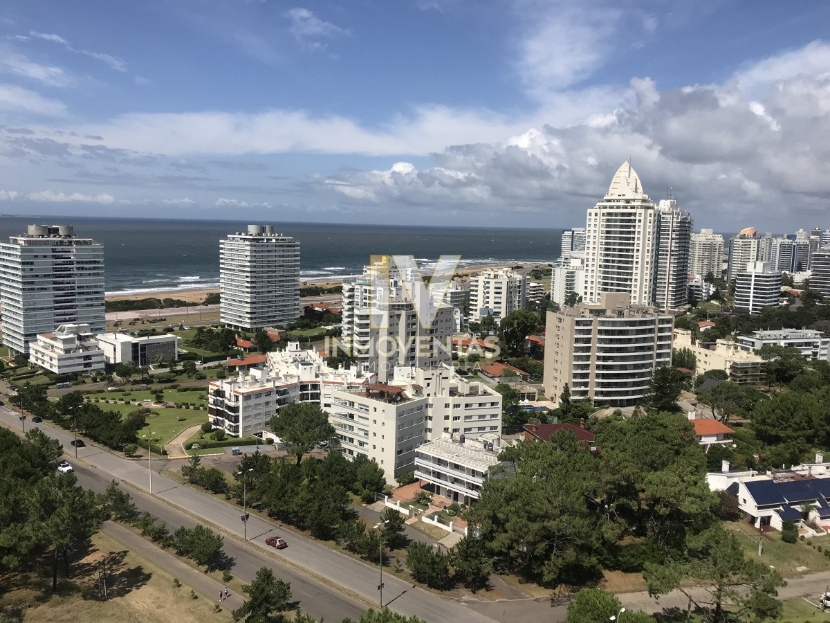 Apartamento ID.4700 - Apartamento en Torre One II. Al frente. unidad de 1 dormitorio en Punta del Este 
