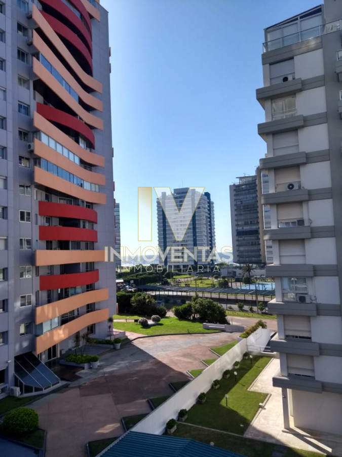 Apartamento ID.4611 - Vende apartamento de 2 dormitorios y medio, Punta del Este 